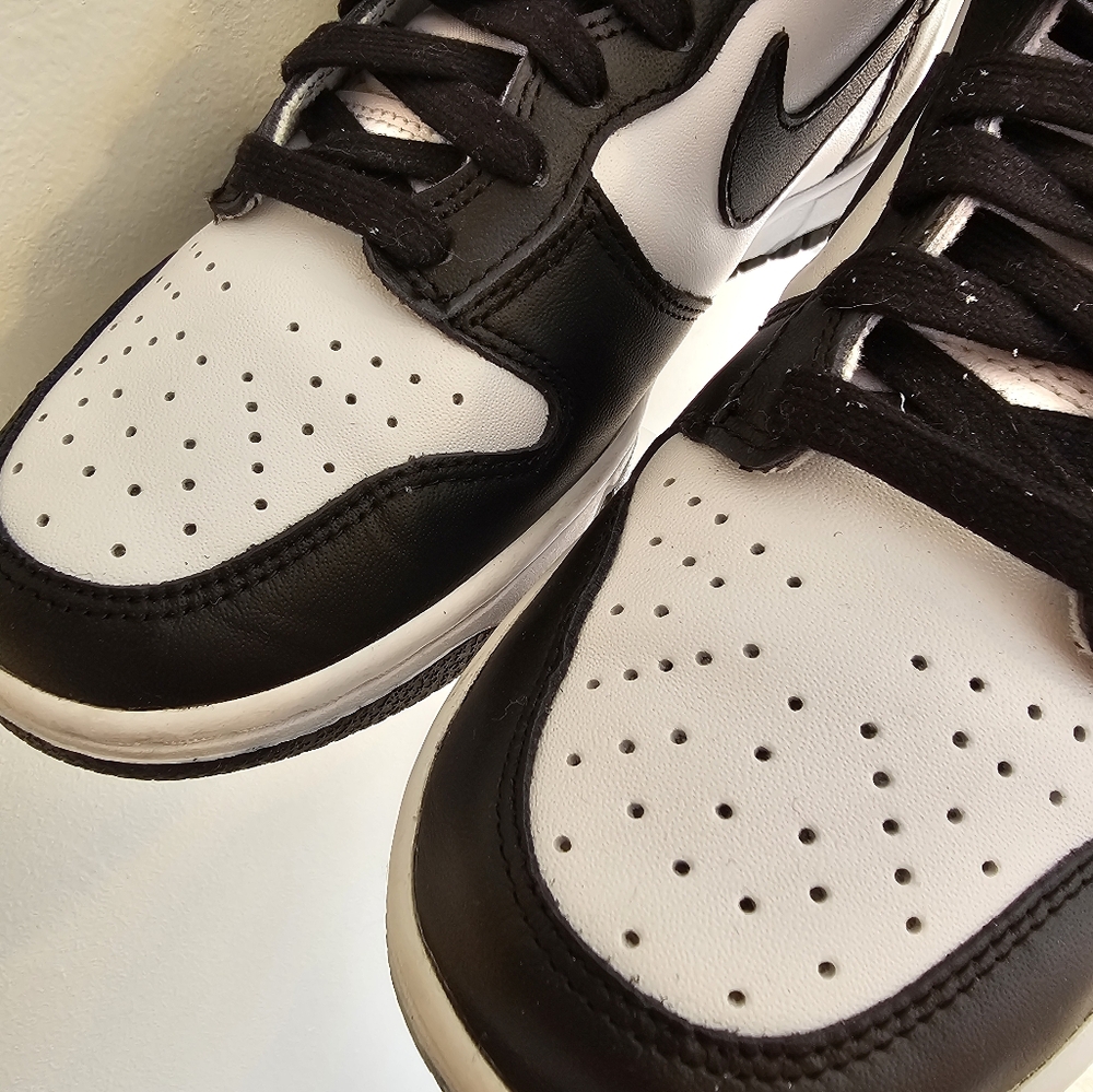 Nike Dunks - Picture 2 of 4